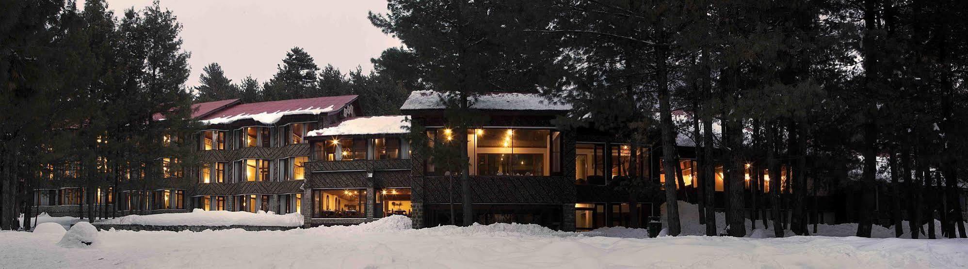 Senator Pine N Peak Hotell Pahalgām Exteriör bild
